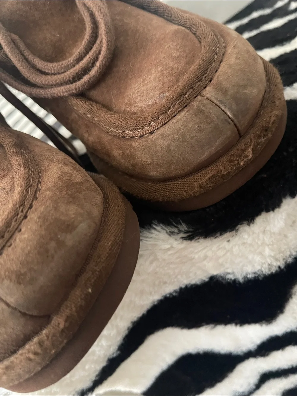 UGG Kids Brown Suede Shearling Lace-Up Boots